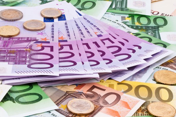 $743 es la paridad del euro frente a la moneda local