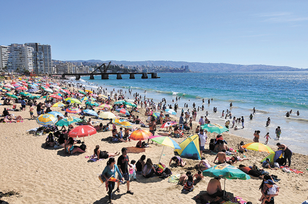 Diputados aprueban legislar aumento de vacaciones