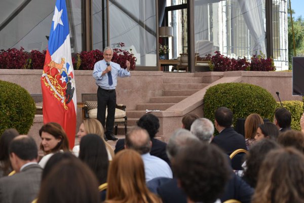 Gobierno de Piñera inicia cónclave en Cerro Castillo: ministros marcan presencia a través de redes sociales