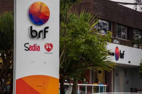 Brasil suspende exportaciones de carne de ave a la UE de diez frigoríficos de BRF