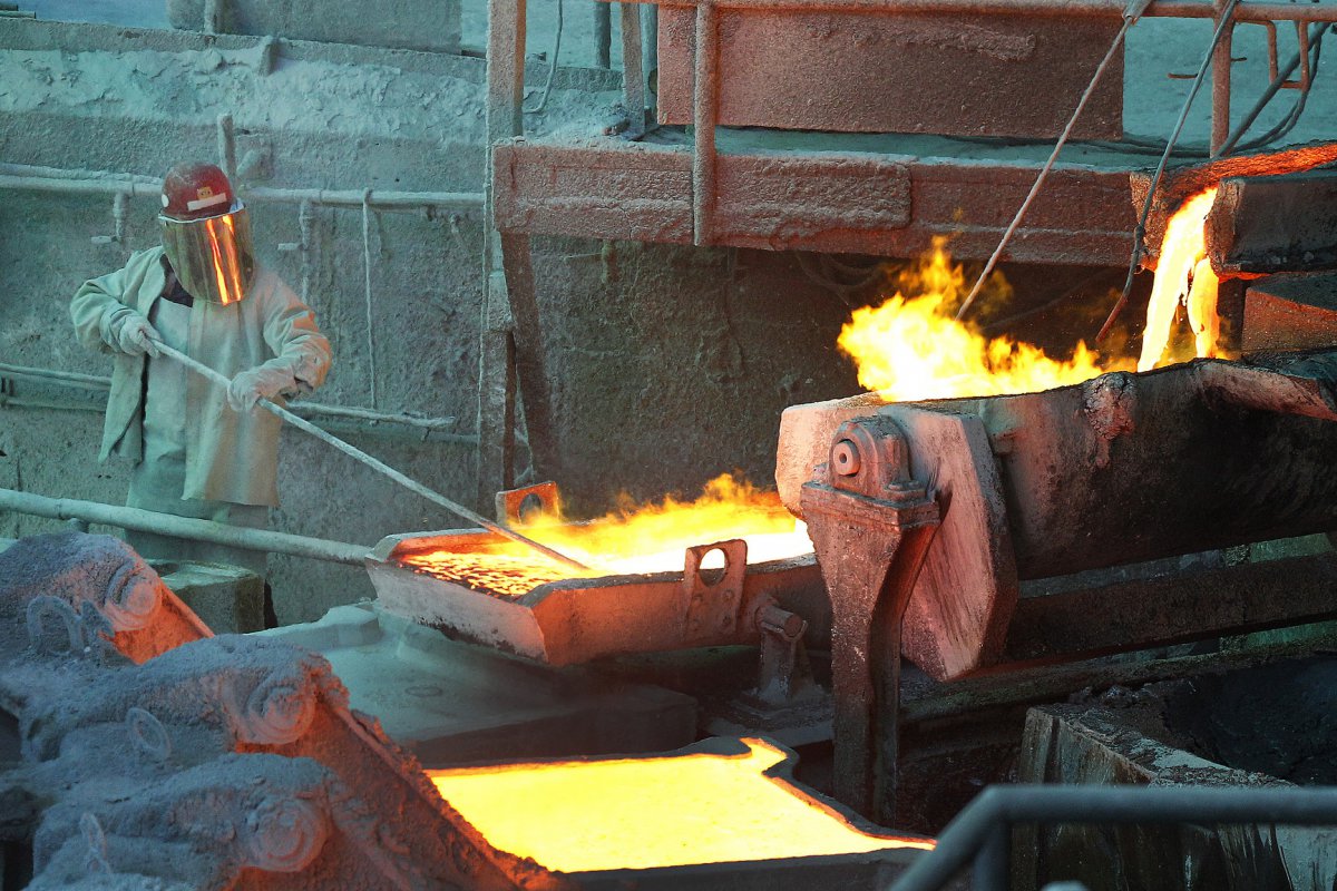 <p>Cobre recupera parte de lo perdido ayer y cierra con avance semanal sobre el 1%</p>