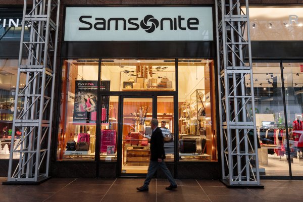 <p>Samsonite planea adquirir firma de bolsos tras compra de Tumi</p>