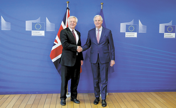 UE y el Reino Unido dan un “paso decisivo” al llegar a un acuerdo de transición post Brexit