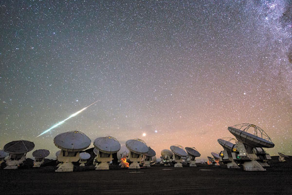 Capital humano y tecnología: los principales aportes de Chile a la astronomía mundial