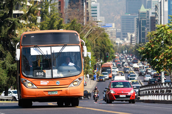 Gobierno reformulará modelo de Transantiago e incluirá a Metro y EFE en compra de buses