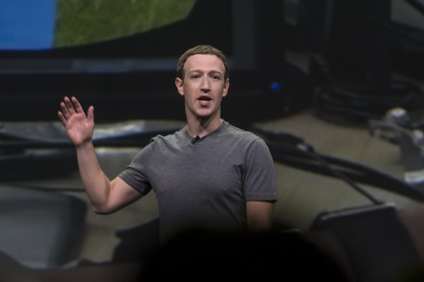 Apareció Zuckerberg: CEO de Facebook salió a hacer frente a la crisis que sacude al gigante de Internet