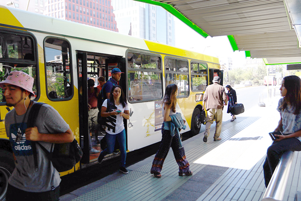 Exdirectores de Metro dicen que nuevo rol en el Transantiago subirá costos del sistema