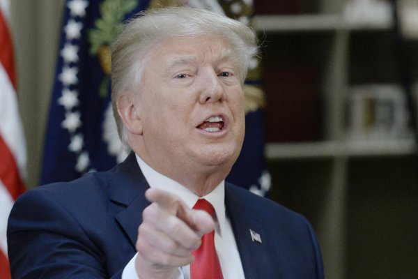 Escala conflicto comercial: Trump impone aranceles a US$ 50 mil millones en productos chinos