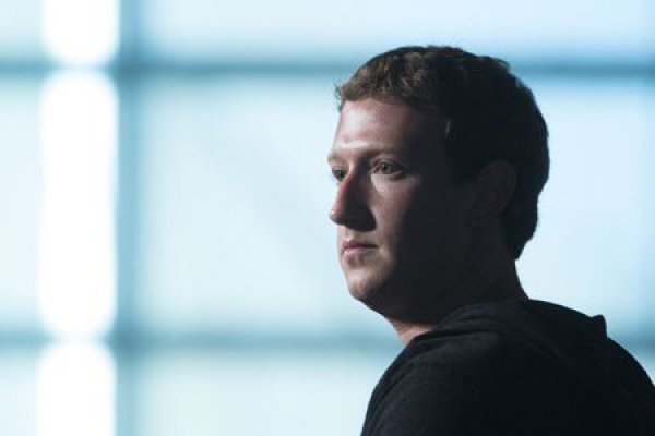 Legisladores de EE.UU. piden que Zuckerberg testifique ante el Congreso por filtración de datos