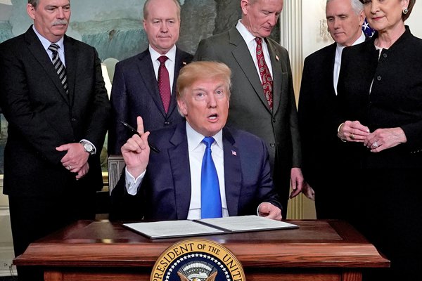 Ad portas de guerra comercial: Trump anuncia aranceles a bienes chinos y Beijing advierte represalias