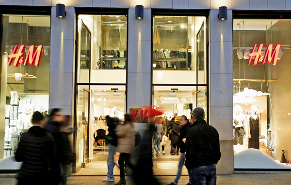 La competencia online y alto inventario aceleran la caída de H&M