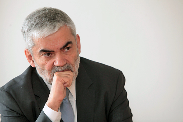 Renuncia director de InvestChile por petición de Valente