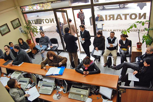 Contraloría hace reparos a figura para fusionar y dividir cargos notariales