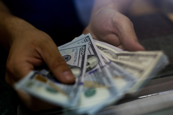El dólar termina estable en Chile y acumula una baja de $11,1 en el primer trimestre