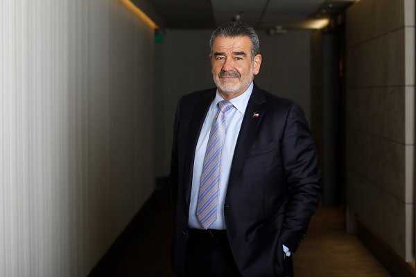 Ganancias de Quiñenco sufren fuerte caída de 39% en 2017 por efecto de fusión Hapag-Lloyd y UASC