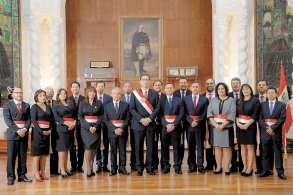 Perú estrena gabinete con impulsor de destitución de PPK como primer ministro