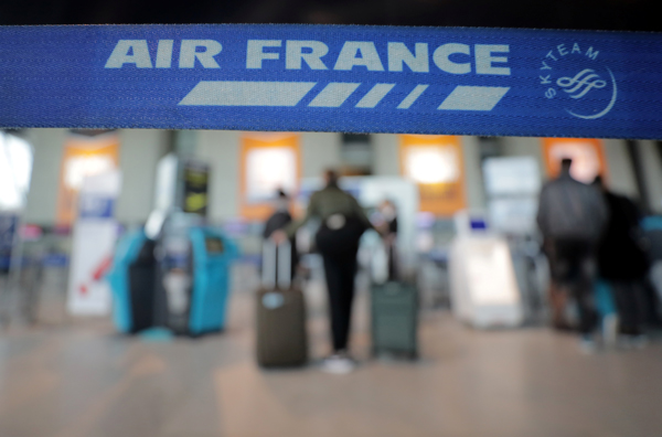 Huelga aérea y ferroviaria paraliza Francia