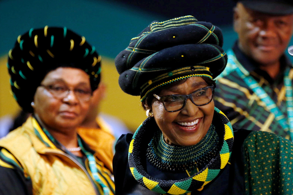 Muere Winnie Mandela, la “madre” de Sudáfrica