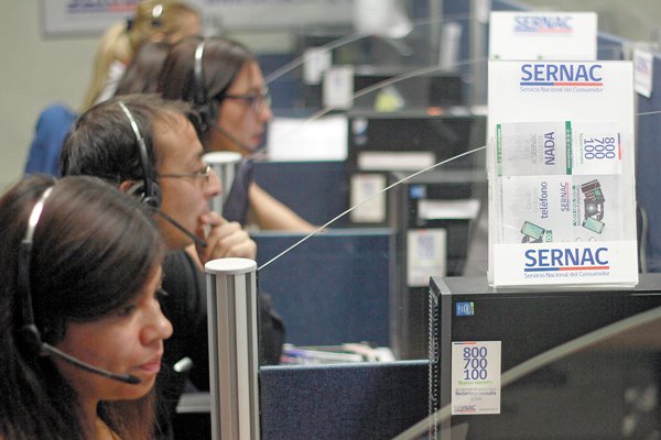 Proponen que sello Sernac sea obligatorio en contratos con bancos