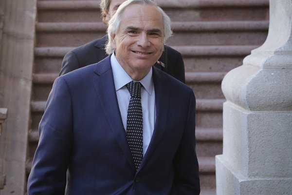 Chadwick pone urgencia a ley de migraciones