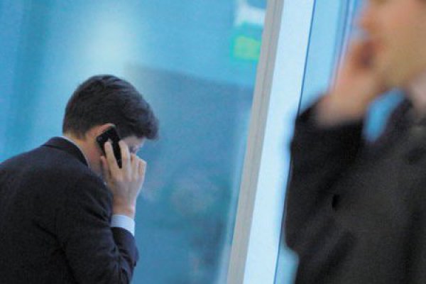 Sernac lleva a la justicia a Entel, Movistar y WOM por publicidad engañosa