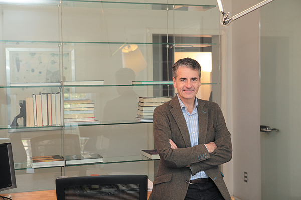 Velasco participa en prestigioso seminario en Italia