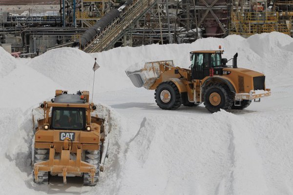 SQM proyecta alza de 20% en precios del litio en el primer semestre de 2018