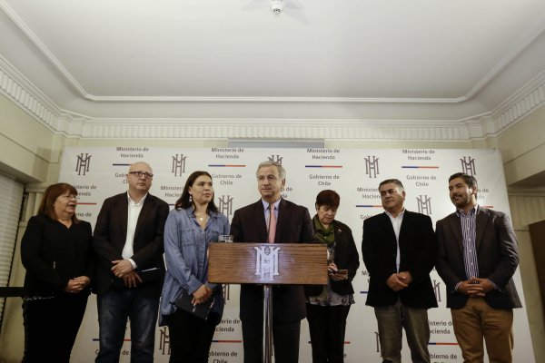 Ministro Larraín se reúne con la CUT y establecen trabajo de diálogo para buscar acuerdos