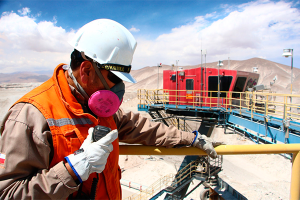 Gigante de comercio de materias primas mantiene su fe en cobre