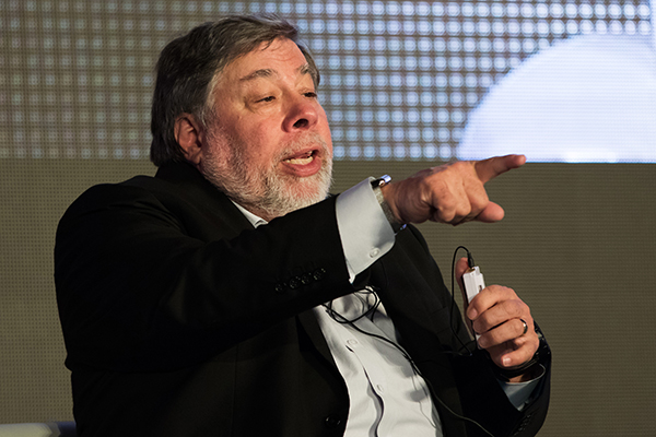 Steve Wozniak sigue pasos de Jeff Bezos y cierra su perfil de Facebook: "El producto eres tu"