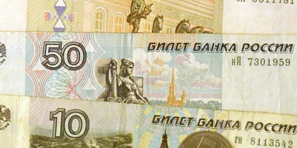 Sanciones a Rusia golpean al rublo