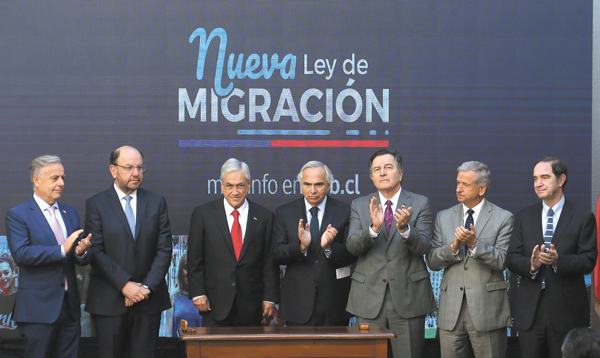Frente Amplio acusa que ley de migración “castiga y estigmatiza”