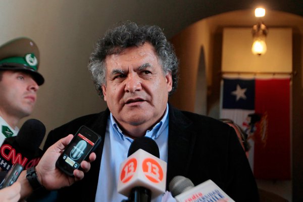 Así fue la tensa cena de la Federación de Trabajadores del Cobre en donde reapareció Raimundo Espinoza