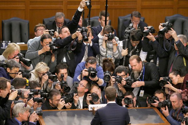 Zuckerberg ante el Senado no descarta que usuarios paguen por su privacidad