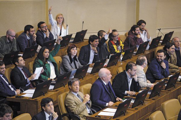 La oposición avanza con la interpelación a Santelices y Chadwick le resta dramatismo