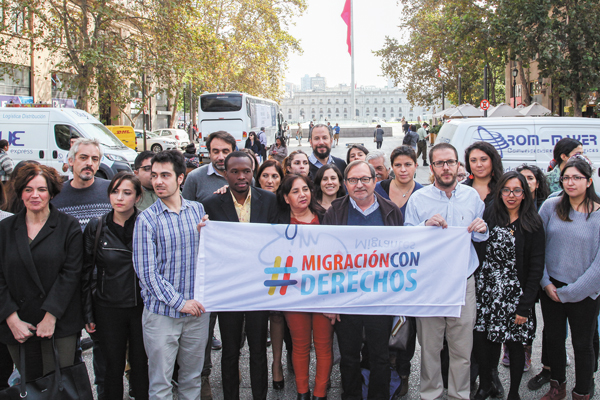Seis puntos del plan de migración del gobierno generan inquietud entre extranjeros en Chile