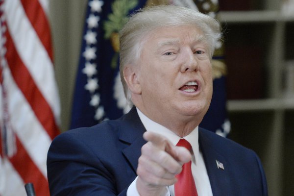 "Prepárate, Rusia": Trump asegura que disparará misiles a Siria tras advertencia de Moscú