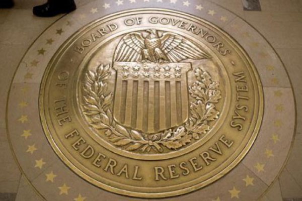 Fed sugiere que alzas de tasas podría acelerarse pese a reconocer riesgos de una guerra comercial