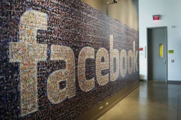 Dimite el consejero delegado en funciones de Cambridge Analytica en medio del escándalo con Facebook