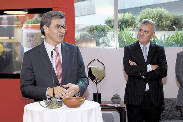 Santander se abre a diálogo con Luksic por Banco Popular