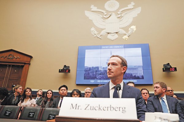 Mark Zuckerberg admite que una regulación de Facebook es “inevitable”