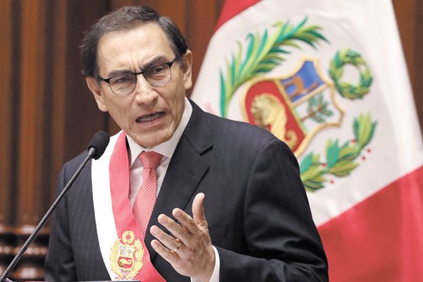 Presidente peruano inicia su gestión con 55% de aprobación