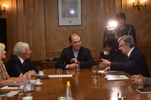 Las Condes y Vitacura zanjan polémica: terrenos en disputa se destinarán a viviendas sociales y áreas verdes
