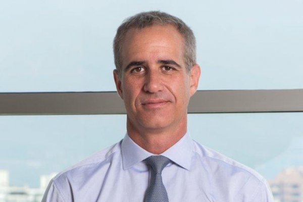 Presidente de Colbún pide “nivelar la cancha” para competir con distribuidoras