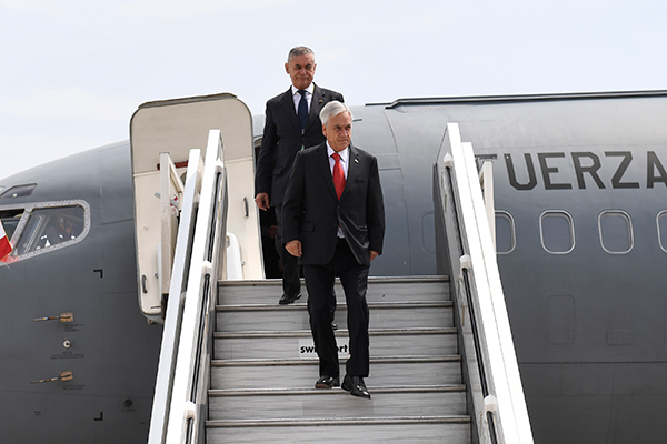 Piñera llega a Lima para Cumbre de las Américas y encuentros bilaterales