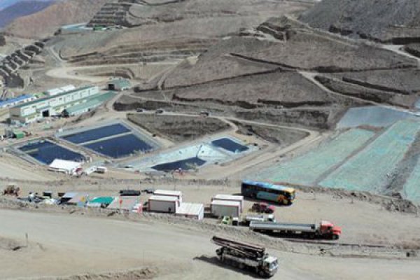 Caserones cierra negociación colectiva con sindicato y entrega millonario bono