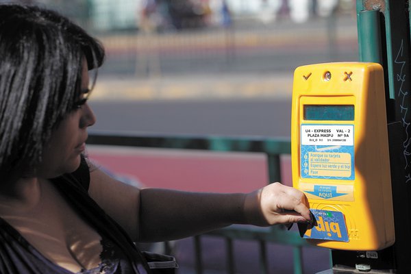 Presidente Piñera exige salto tecnológico en Transantiago con pago con celular y Bip! 2.0