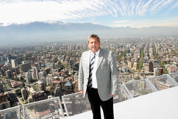 Carlos Heller se queda en tierra por mantención de su avión privado