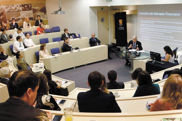 Ex reguladores cautos ante incorporación de bancos a CMF