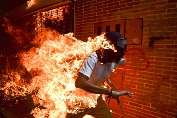 <p>Word Press Photo 2018; " Venezuela en llamas" gana premio de fotografía de prensa 2018</p>